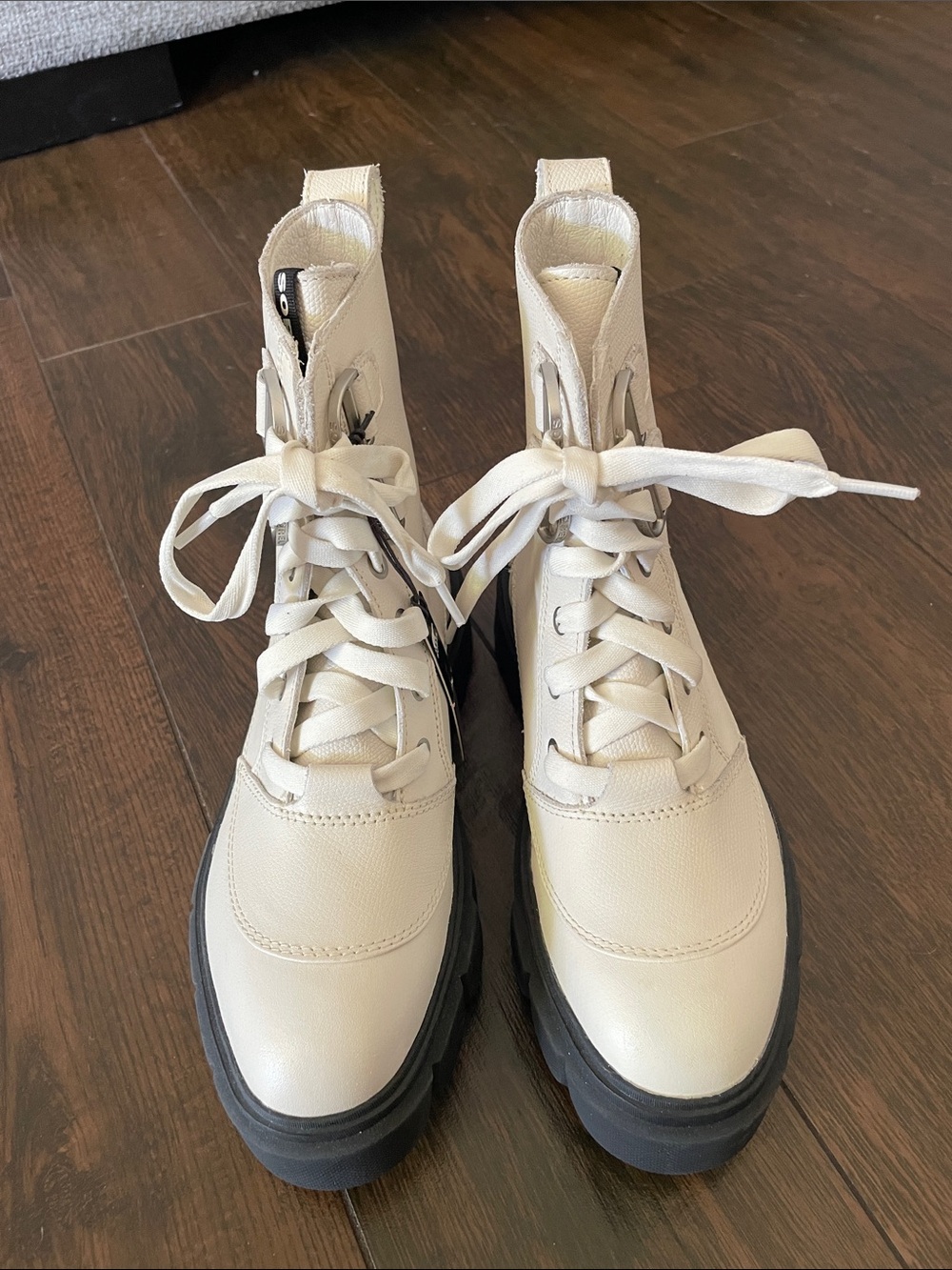 NWT SOREL Caribou Leather Boots! - Picture 5 of 9